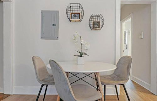 Warm & Lovely 2BR Apt close to Dining & Shops - Touhy 1S - Foto 3