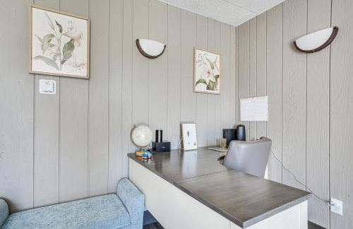 9 Mi to Shore Home with Hot Tub in Howards Grove! - Foto 8