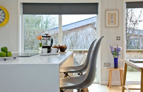 Nyland Lodge - Hot Tub - Fireplace - Free Parking & WiFi - Foto 18