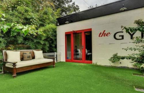 Amenity Heavy Serene Apt in Convenient Location - Photo 10