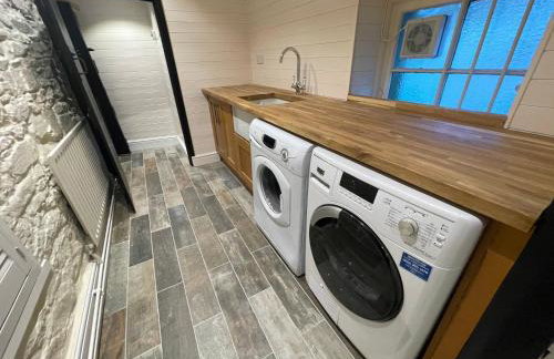 Large Historic Farmhouse in Rhondda Valley Perfect for Groups with Hot Tub - Foto 20