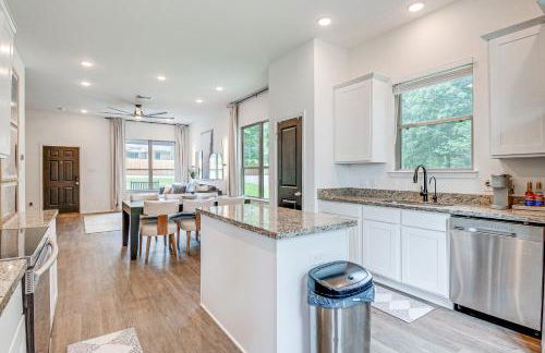 Montgomery Home with Pond Access, Fire Pit and More! - Foto 9