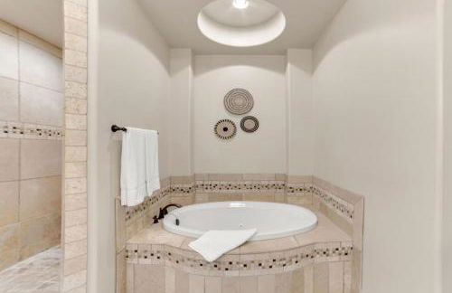 Coral Springs Resort H2 Brand New Home, Community Pool, Outdoor Fireplace, and Near Sand Hollow - Foto 76