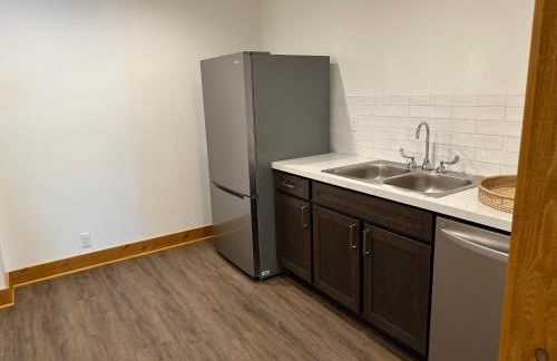 Newly Built Updated 3 Bed 2 and a half bath Creekhouse at Snowcrk Resort 1463 Amazing Mountain Views - Photo 2