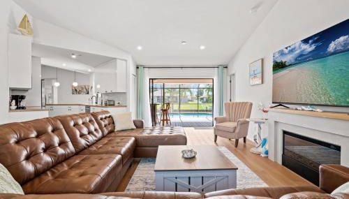 Pelican Paradise! Waterfront, BBQ, Heated Pool, King Bed, Luxury, Family Fun & More - Foto 4