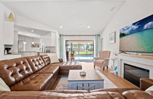 Pelican Paradise! Waterfront, BBQ, Heated Pool, King Bed, Luxury, Family Fun & More - Foto 4