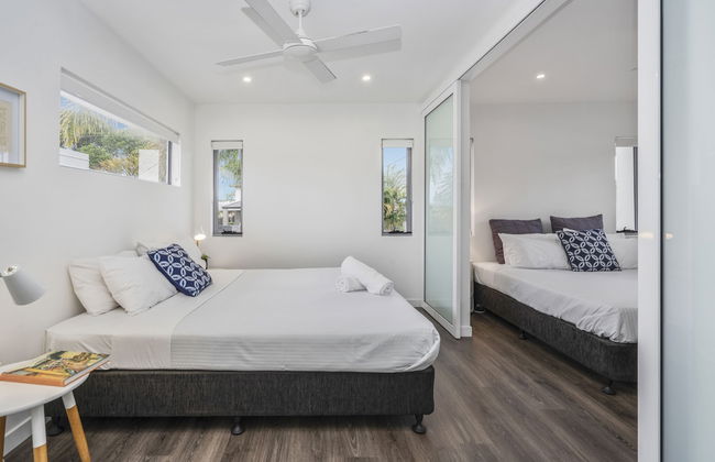 Essence House - 4 Bedroom Holiday Home - Photo 2