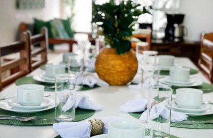 Casa com piscina, churrasqueira e estacionamento - Foto 9