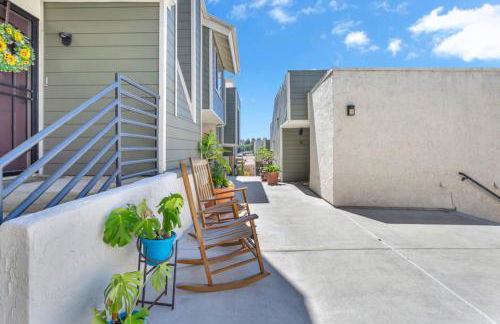 Point Loma 2BR Townhome w Parking in Prime Location - Foto 47