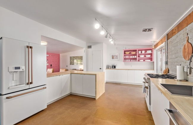 Northview Mid-century Escape Pool Firepit Bocce - Foto 18