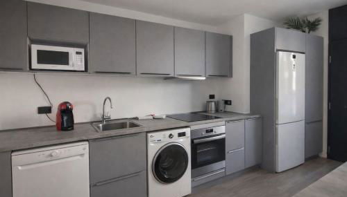 Modern Apartment near Madrid Airport Barajas - Photo 3