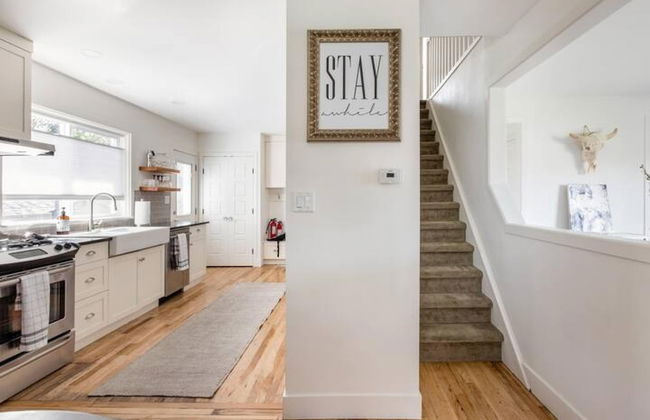 Gorgeous Bungalow With a Backyard Deck - Photo 14