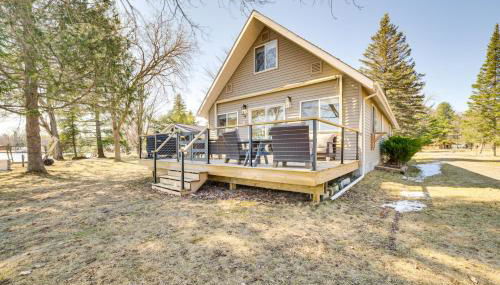 Deck and Scenic Views Lakefront Cottage in Hale! - Foto 2