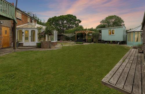 East Sussex Manor - Sleeps 12 - Hot Tub & Parking - Foto 39