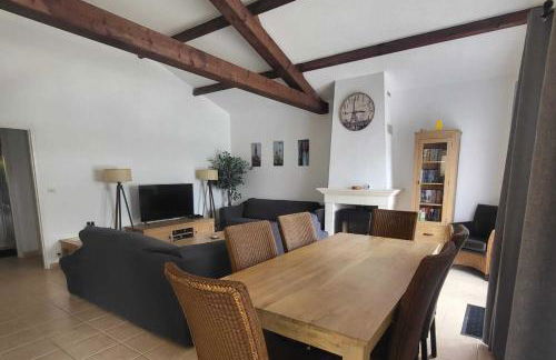 2025 Reno 2-Bed Escape w pool Min to GolfCources - Foto 43