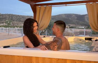 La casica de madera con Jacuzzi exterior y barbacoa - Foto 3