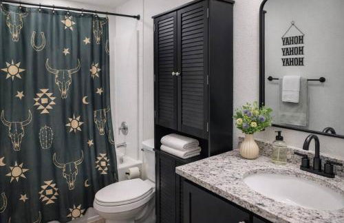 5bd/3ba Family Oasis with Playground and Pool - Foto 28