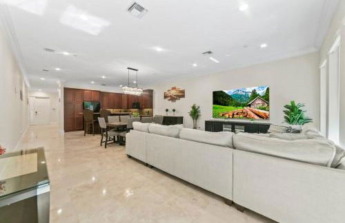 Lux Home with Rooftop & Elevator 2mi to Beach - Foto 11