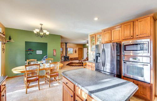 5 Mi to Town Mtn-View Gem with Deck in Hot Springs - Foto 8