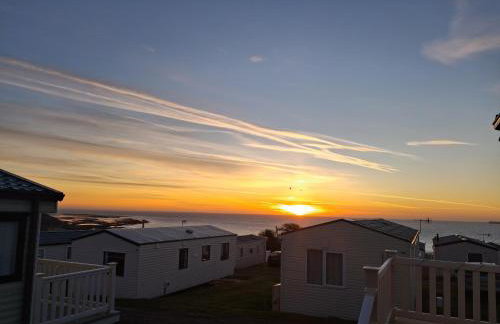 2Bed-Cabin Sleeps 4 WiFi Free Parking Sea Views - Photo 11