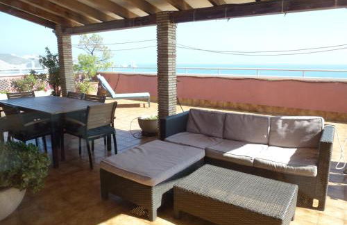 Espectacular terraza y vistas en 1a línea de playa - Foto 13