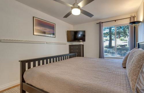 Mammoth Mtn Ski-InandOut Condo with Hot Tub Access! - Photo 15