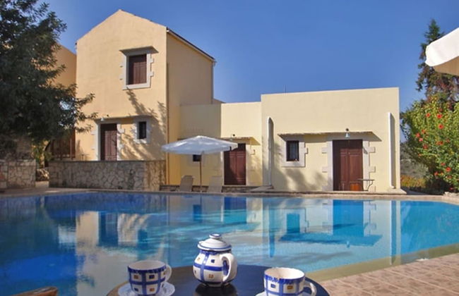 Crete Holiday Rental Small Village Close to Beaches -sharing a Large Pool - Foto 1