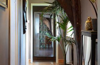 Farmhouse in Suffolk with wild swimming & hot tub - Photo 33