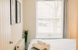 Stylish 2 Bed City Centre Apartment with Parking - Photo 31