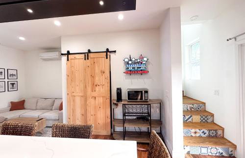 Oceanside Rooftop Retreat Sleeps 4 - Foto 8