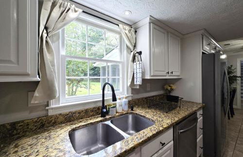 Cozy 5BR Family Retreat Firepit Games Patio - Foto 21