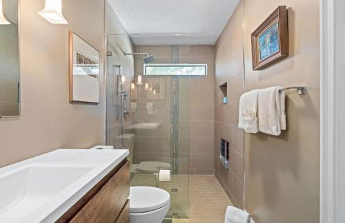 Tropic Bliss l Backyard Oasis l Mins to DNTN - Foto 34