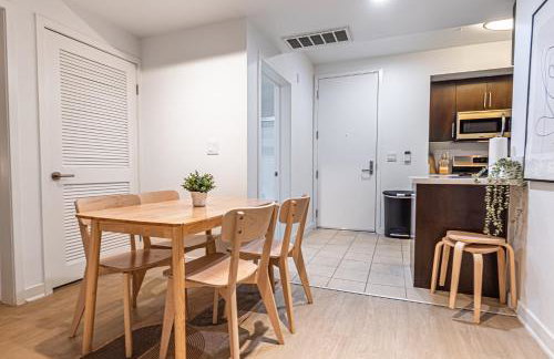 Stylish 2BDR & 2BTH - 15 mins walk to the beach! - Foto 36