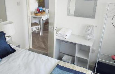 2 Bed Chalet Sleeps 4- Parking, Garden, Near Beach - Foto 27