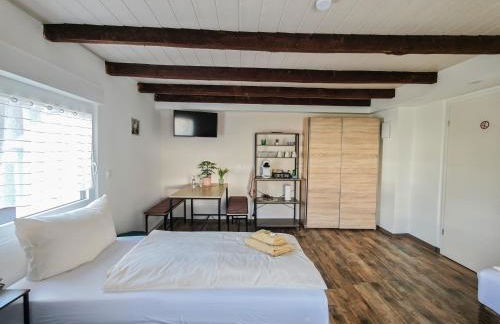 CJS Apartments - Chill or Drive am Nürburgring, new Box Spring Beds, new furniture, WLan, Spacious Rooms, Quiet Location - Foto 50