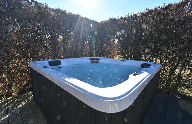 Luxurious Bungalow in Bullange with Hot Tub - Photo 18