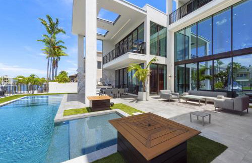 Three Story Waterfront Villa with Basketball and Mini Golf - Foto 60