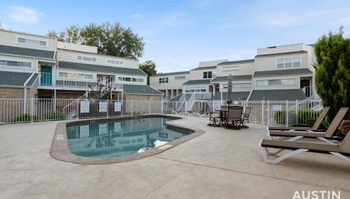 Waterfront Loft w Park View with Pool and Dock Access - Photo 4