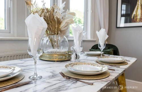 Park Views by Grandeur Property - Photo 17