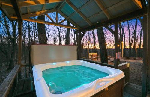 Hot tub, fireplace, fire pit, pool table, grill, EV, pets, HOA lake - Photo 14