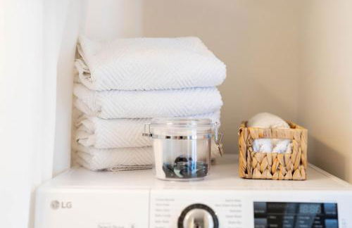 Iconic Modern Stay w Free Parking - Foto 19