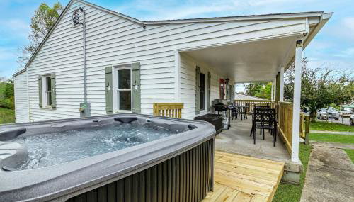 New River Gorge Cottage w Hot Tub, Fire Pit, Grill - Foto 2