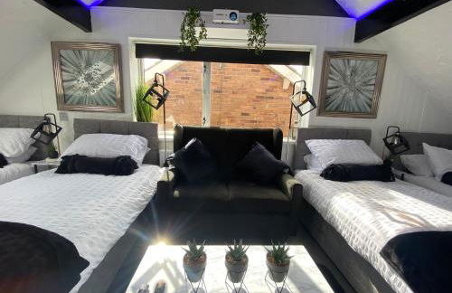 NEW…THE HOTTUB HOUSE BLACKPOOL PLEASURE BEACH - Photo 15