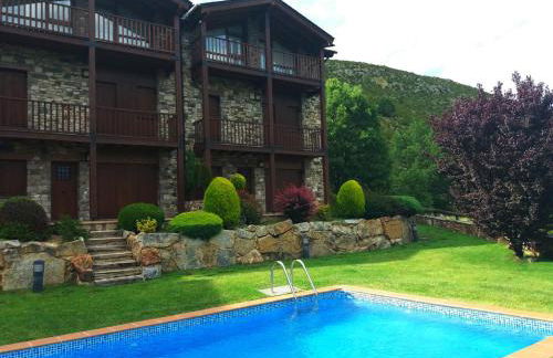 Casa adosada con piscina en Isòvol - Foto 2