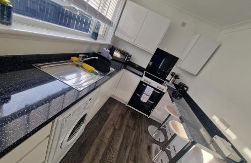 Cozy Shotts House with 2 Bedrooms - Photo 10