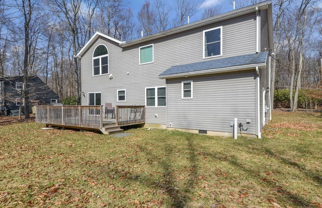 Pocono Retreat: Lake, Firepit, Bbq, Gameroom, Ski 4 Bedroom Home by RedAwning - Foto 37