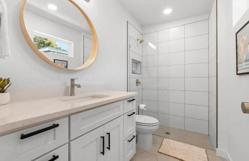 The Peaceful Puffin - New Modern 5 min to Town - Foto 16