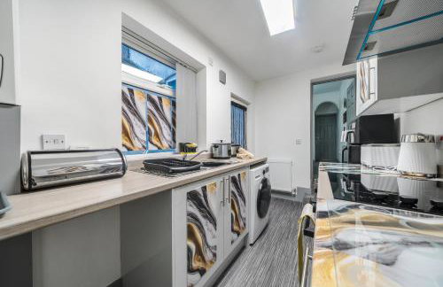 Contractor-friendly Home in Stoke with Free Parking - Foto 11