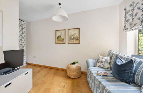 Rocket House - Large family home perched above the river - Foto 31