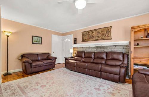 Serenity Views Retreat - Close to City and Parkway! - Foto 51